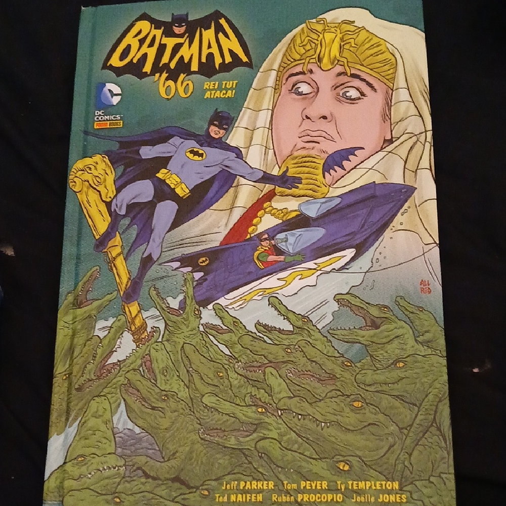 DC Comics Yellow and Green Character Illustration